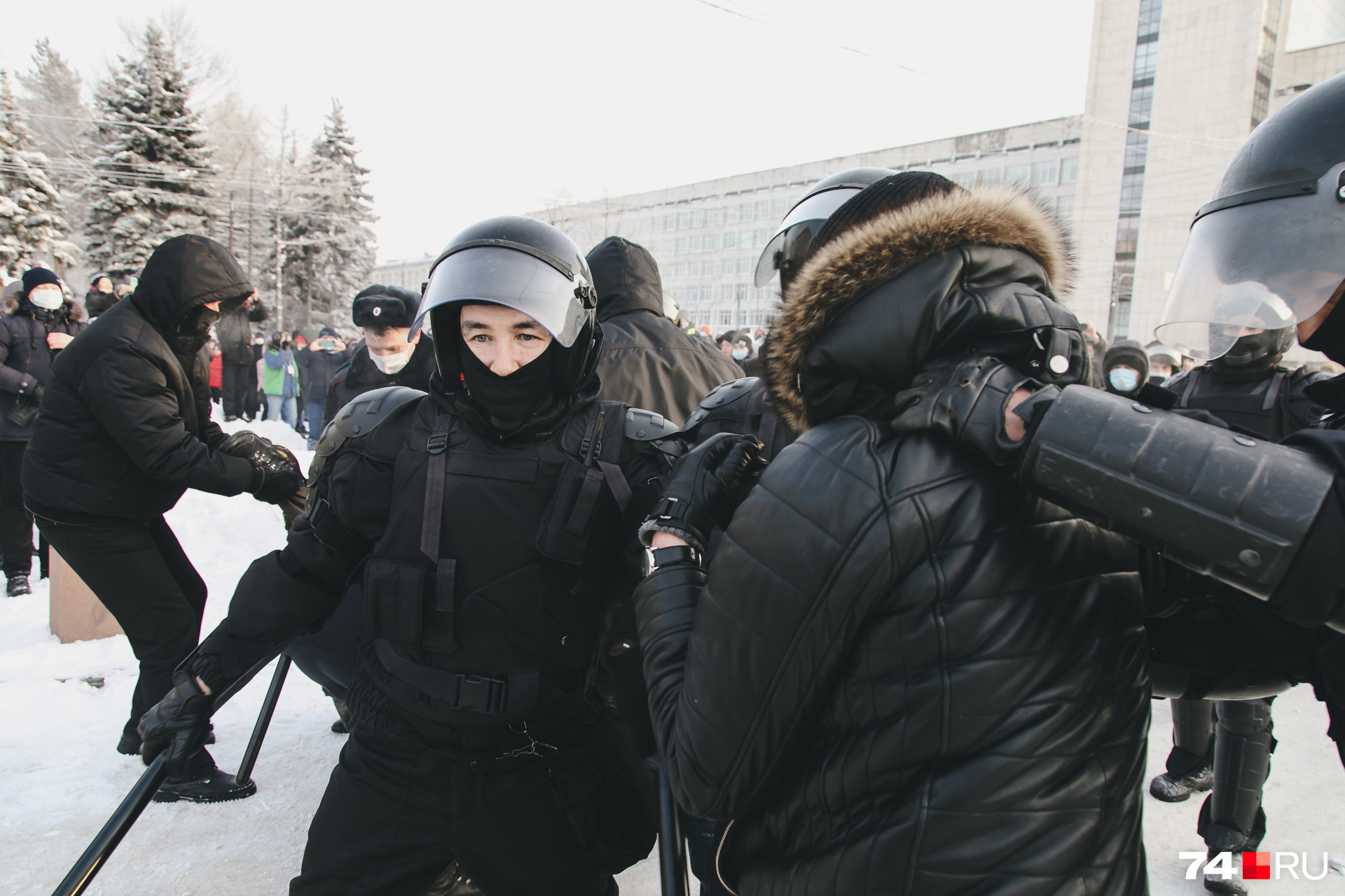 Активист утверждает, что не оказывал никакого сопротивления силовикам, и намерен обжаловать свой арест на <nobr class="_">13 суток</nobr> Активист утверждает, что не оказывал никакого сопротивления силовикам, и намерен обжаловать свой арест на <nobr class="_">13 суток</nobr>