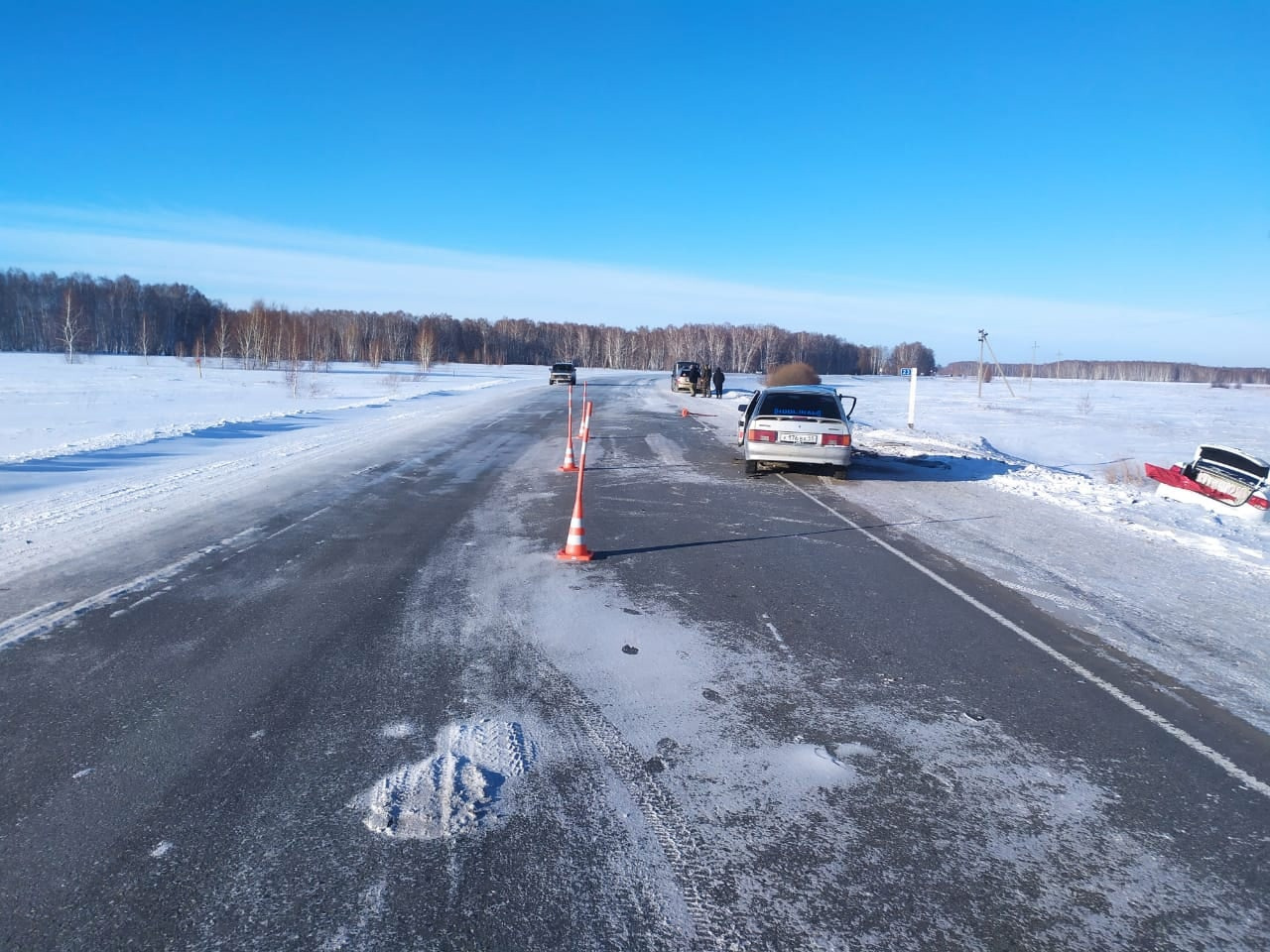 Оба автомобиля сильно повреждены Оба автомобиля сильно повреждены