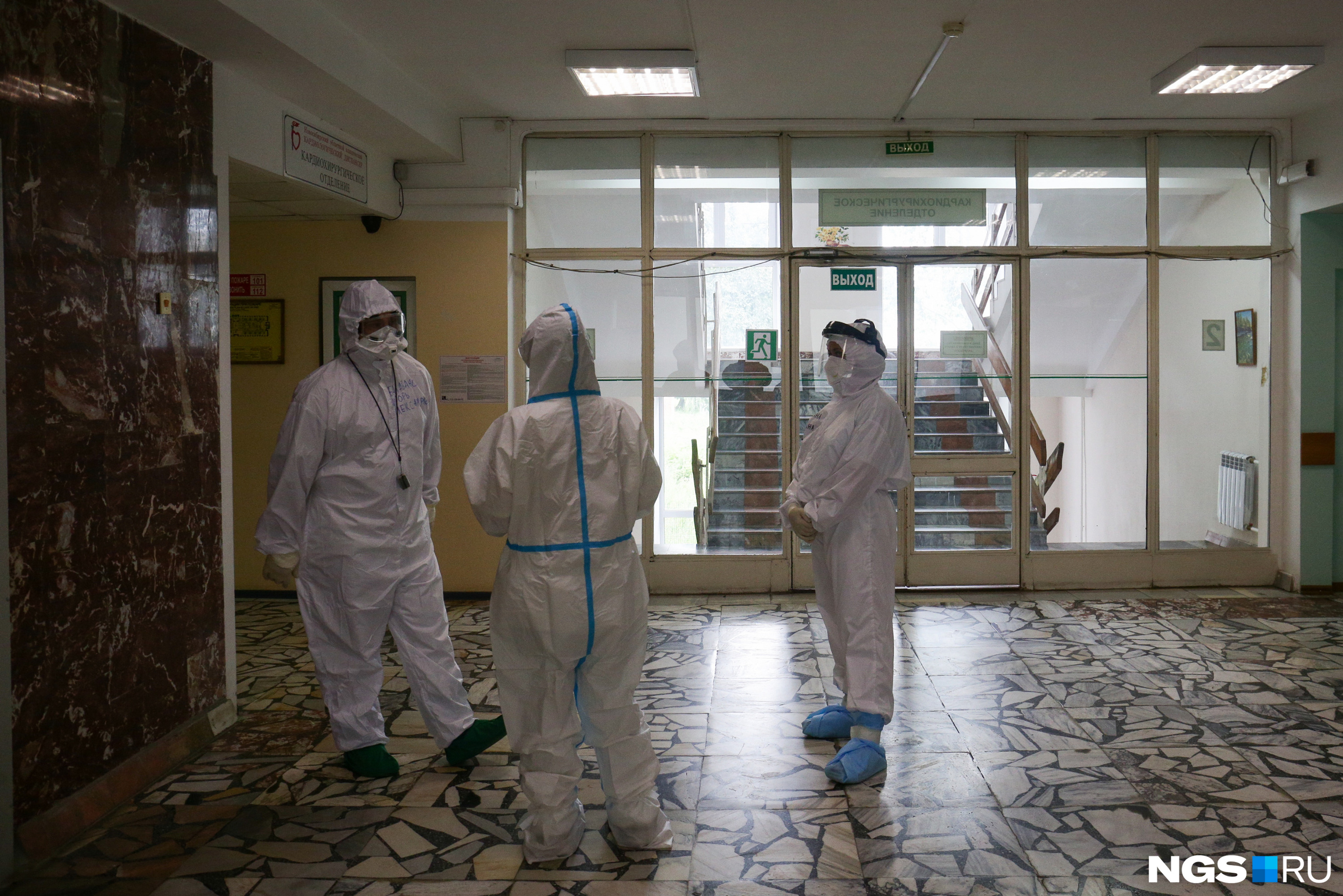 «Красная» зона встречает тихими коридорами и почти полным отсутствием пациентов в них. Многим просто невозможно передвигаться «Красная» зона встречает тихими коридорами и почти полным отсутствием пациентов в них. Многим просто невозможно передвигаться