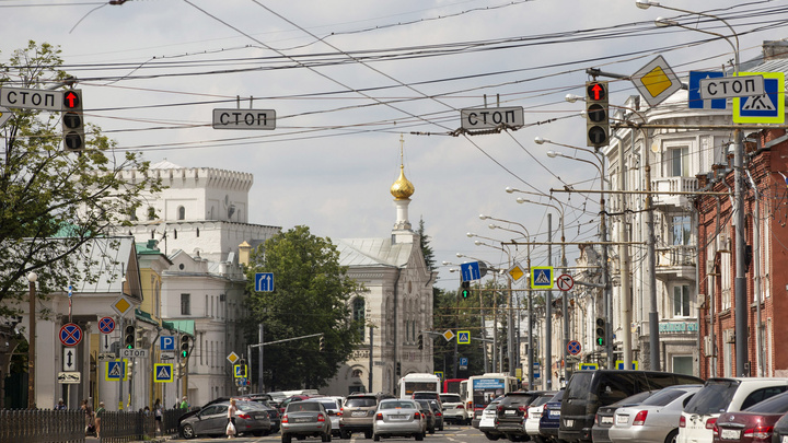 Гаражи и заросли: как выглядит с изнанки одна из самых загруженных улиц центра Ярославля