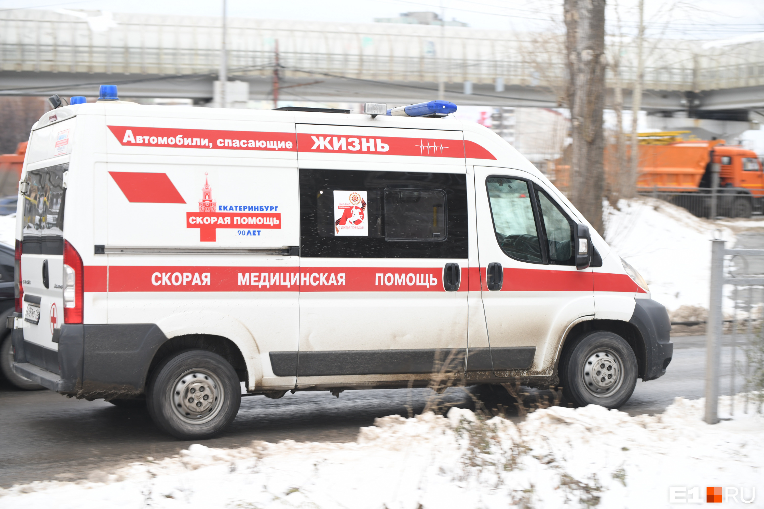 В Екатеринбурге женщина-водитель при странных обстоятельствах сбила подростка