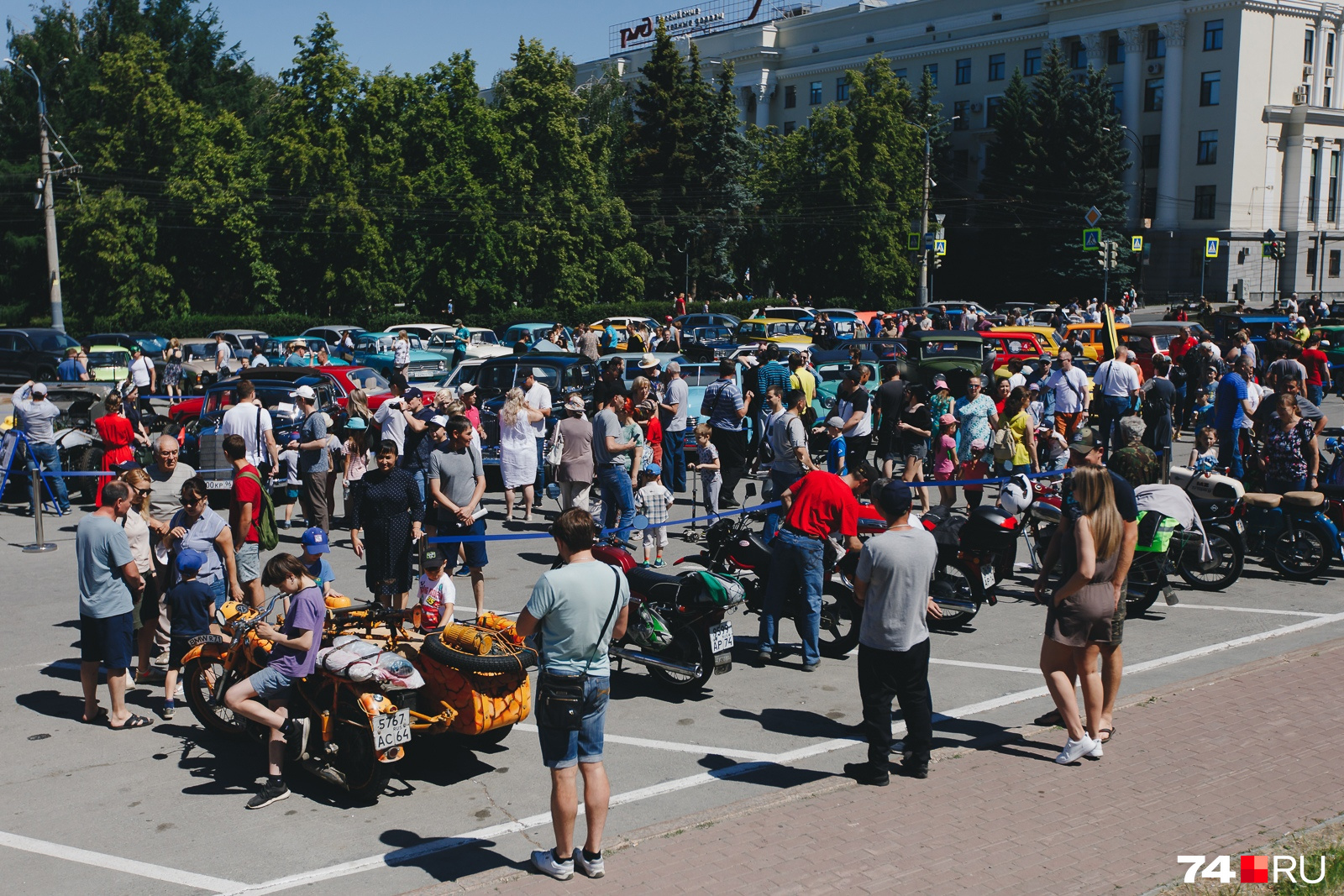 Ретрофестиваль «Машина времени» в Челябинске проходит впервые Ретрофестиваль «Машина времени» в Челябинске проходит впервые