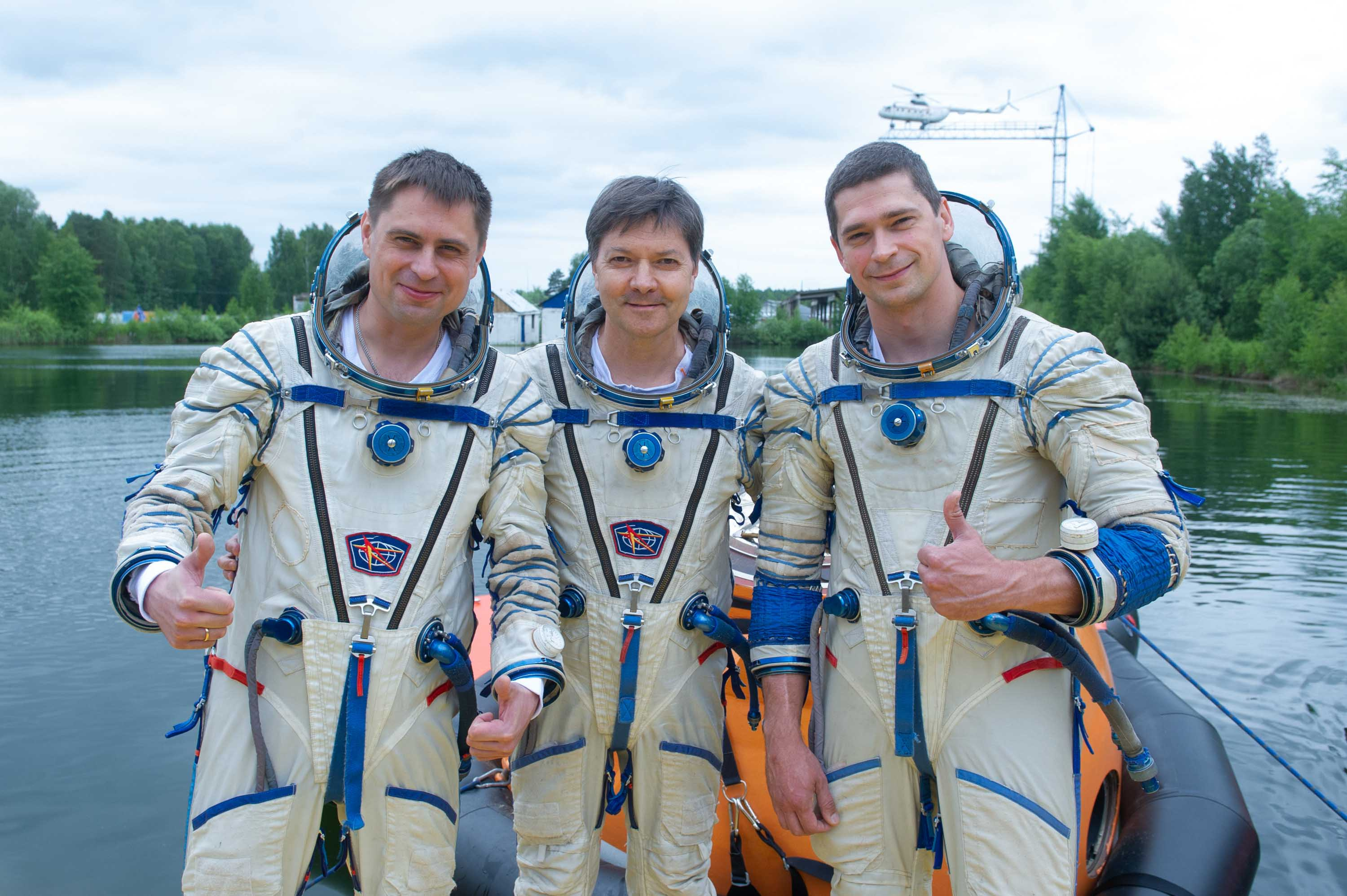 Во время тренировки космонавт-испытатель Николай Чуб принимал поздравления с днем рождения