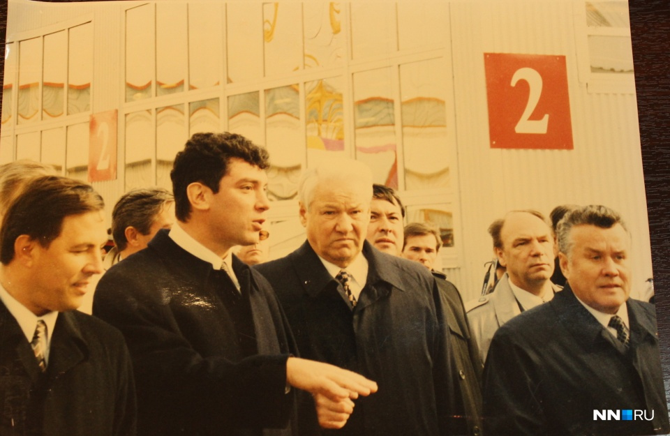 Как утверждает Немцов в своих книгах, они действительно были близки с Борисом Ельциным, хотя порой между ними возникали и конфликты