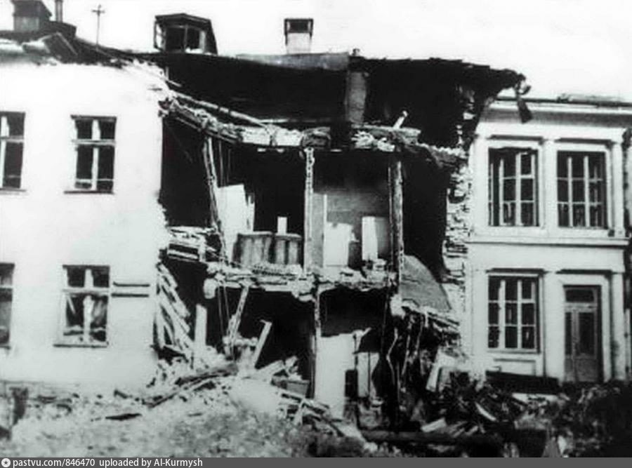 Детский сад № 8 после бомбежки, 1941–1943 Детский сад № 8 после бомбежки, 1941–1943