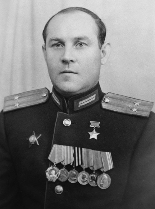 Михаил Иванович Бекетов родился в 1907 году в Нижнем Новгороде 