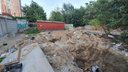 На месте снесенных гаражей на Кропоткина оставили опасную свалку с открытыми погребами