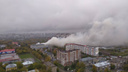 В военном городке загорелся памятник истории — дымом заволокло часть Октябрьского района
