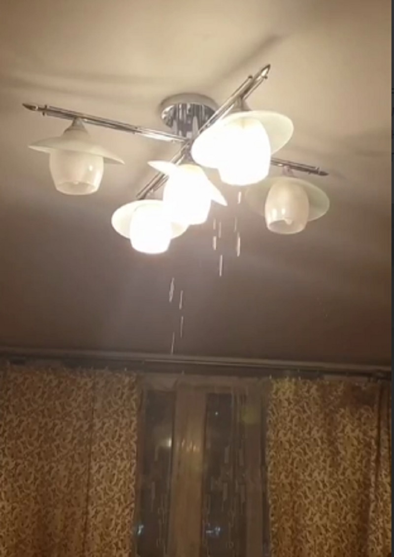 Дождик из-под люстры Дождик из-под люстры