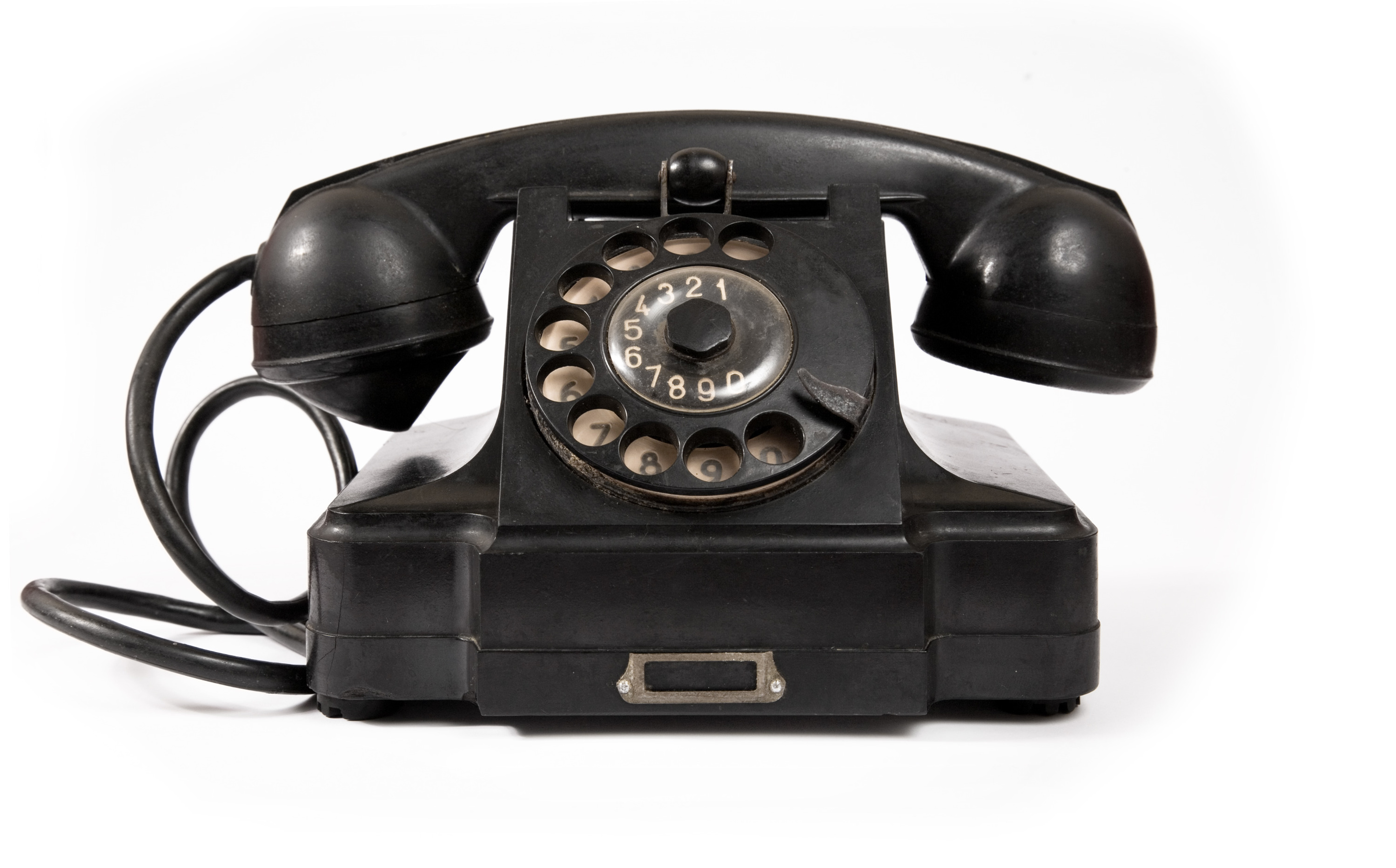 Телефон 30 отдела. Эбонитовый телефонный аппарат. Старинный телефонный аппарат. Телефонный аппарат с диском. Старый телефон.