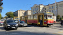 В Ростове трамвай сошел с рельсов, развернувшись на <nobr class="_">90 градусов</nobr>