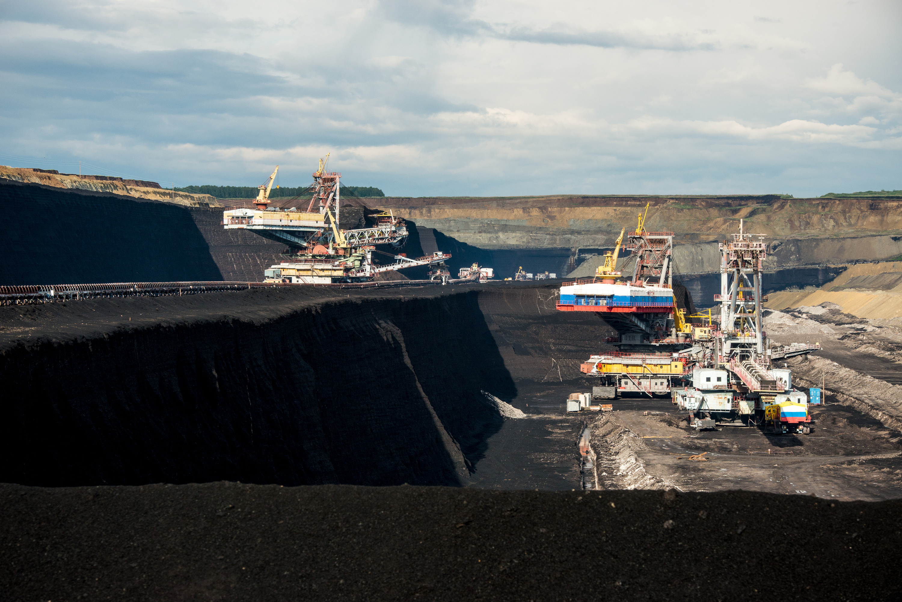 Предприятие производит до <nobr class="_">7 миллионов</nobr> тонн угля в год. Для сравнения — вес пирамиды Хеопса равен <nobr class="_">6,25 миллиона тонн</nobr>