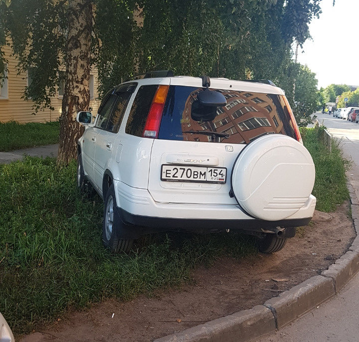 Стоянка на газоне Стоянка на газоне
