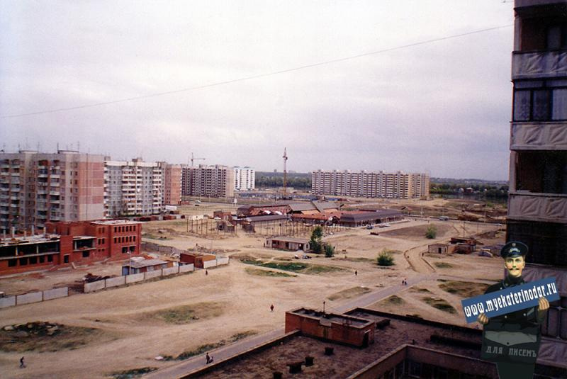 Фото сделано со стороны поликлиники <nobr class="_">№ 25</nobr> примерно в 1997 году Фото сделано со стороны поликлиники <nobr class="_">№ 25</nobr> примерно в 1997 году