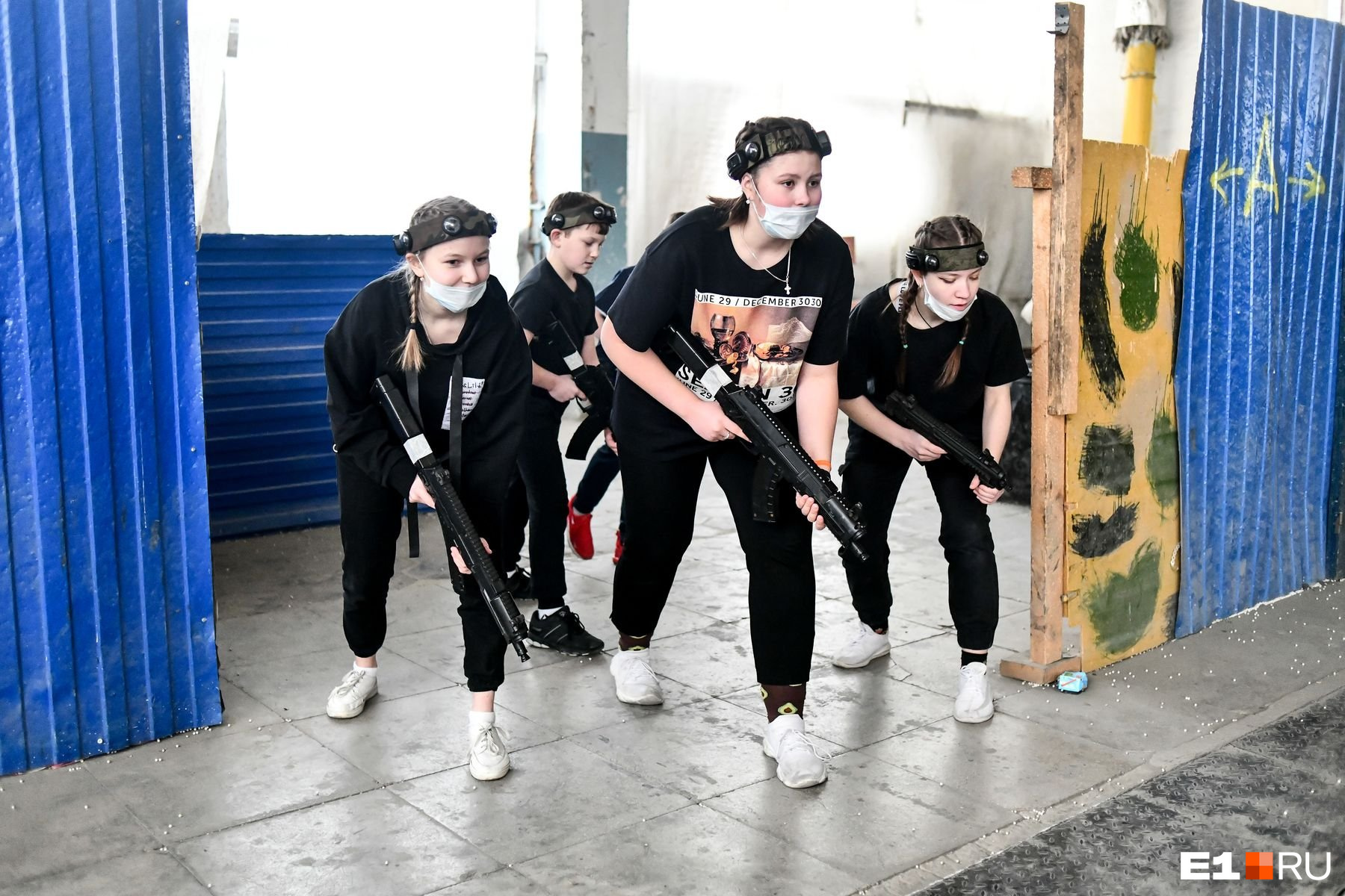 Музыкант из екатеринбурга. Педагог коррекция детей обои девушка. Разборка автомата в школе. Школьники разбирают автомат. Тренер азарт.