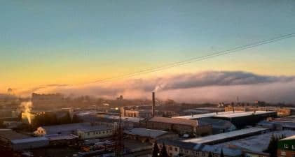 Вид сверху на туман прекрасен Вид сверху на туман прекрасен