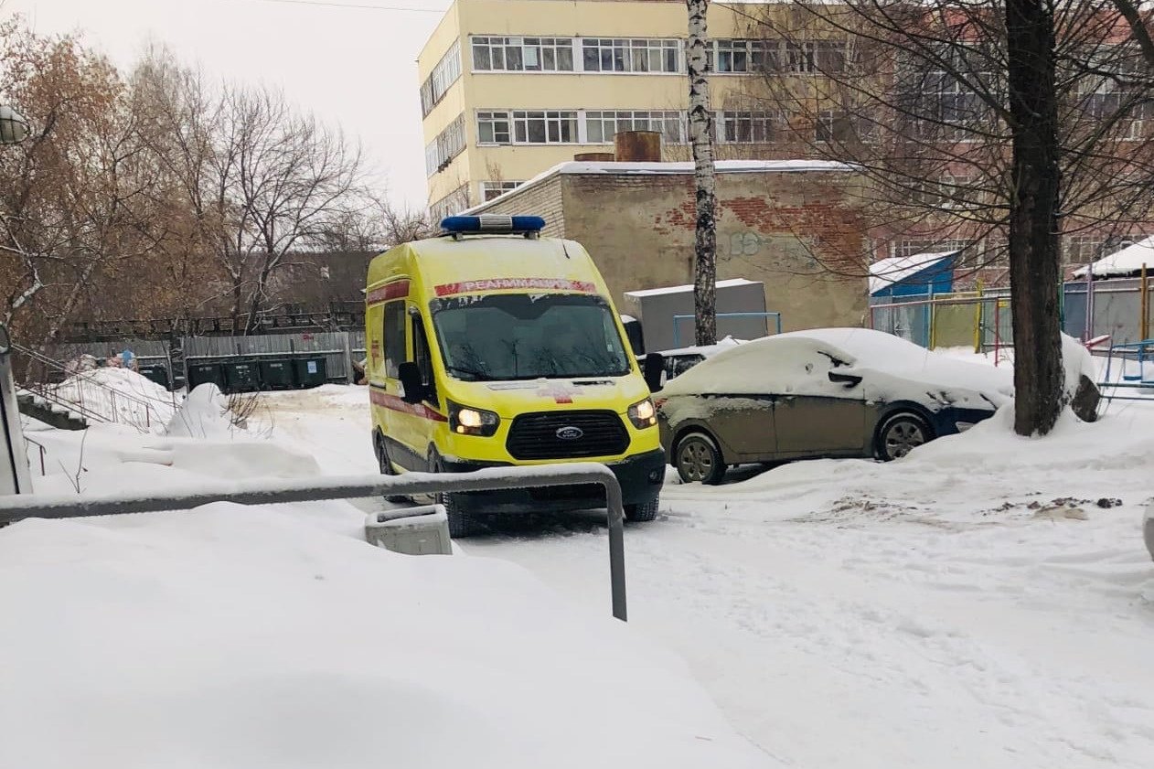 Белинского 140/2 Екатеринбург. Происшествия Екатеринбург. Труп мужчины в Екатеринбурге. Аварии в Екатеринбурге 8.02.