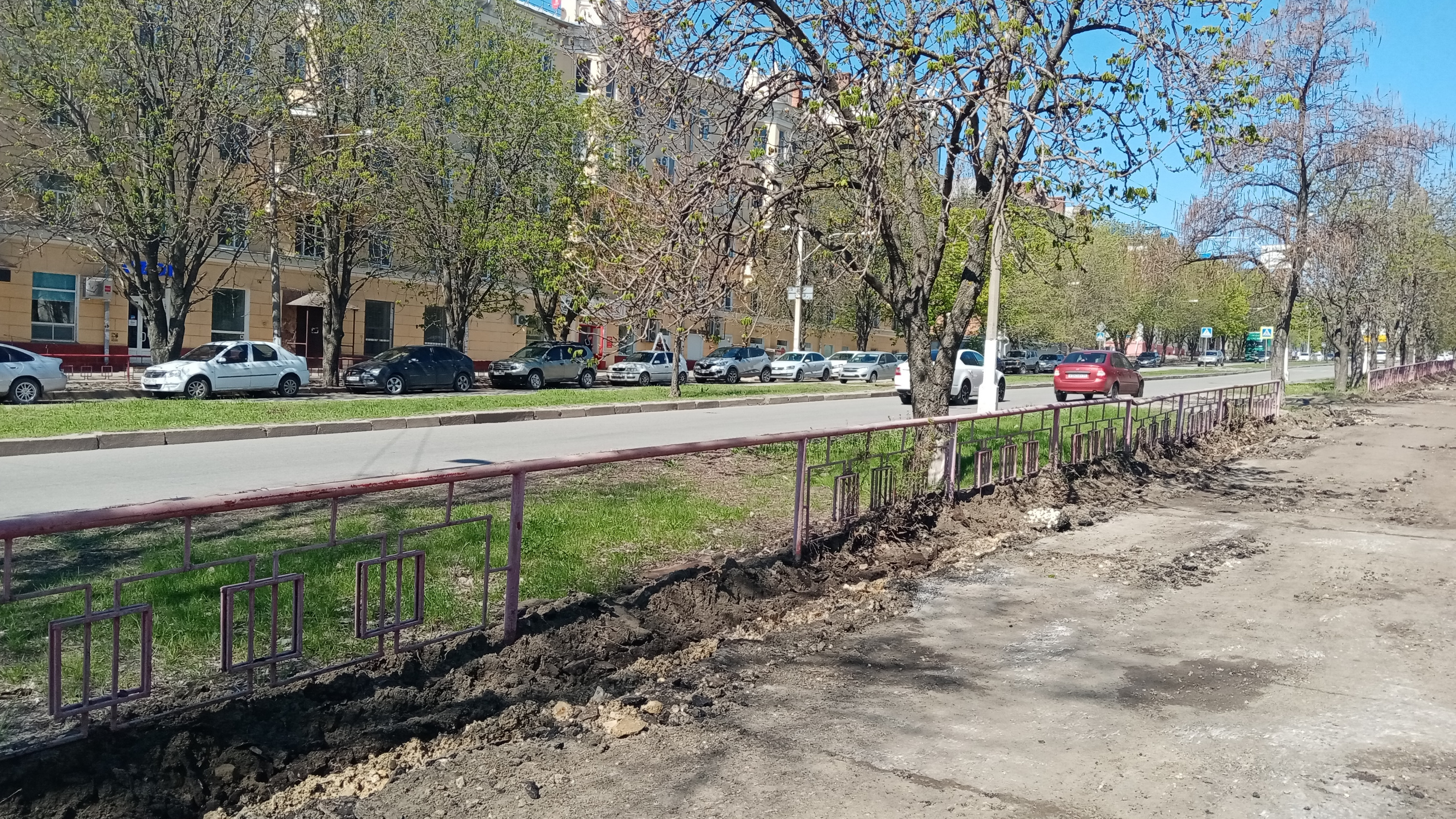 «А где нам еще ходить?»: волгоградцы мешают реконструкции улицы Титова