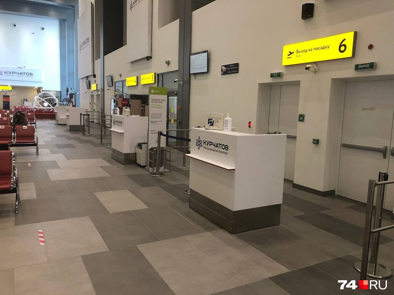 Персонала в аэропорту не видно Персонала в аэропорту не видно