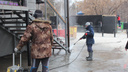 «Бизнесмены не против мыть тротуары каждый день»: все виноваты, что Новосибирск грязный — но кто поможет