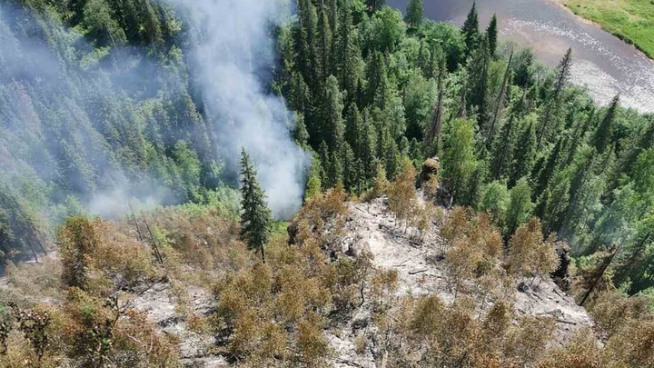 На Усьвинских столбах полностью потушили лесной пожар