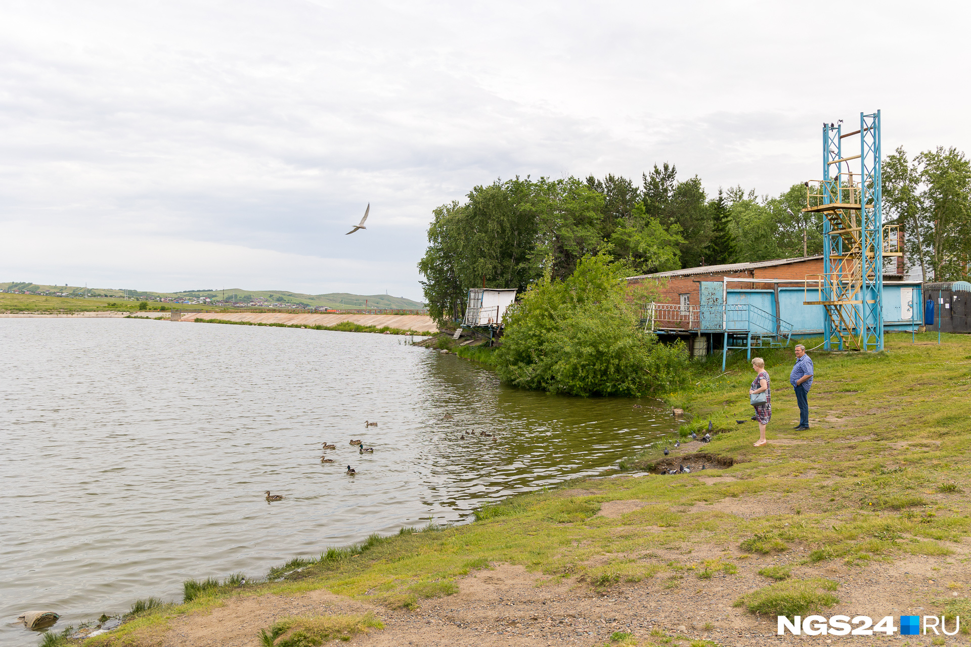 Это озеро находится напротив Мясокомбината, через улицу Калинина. Его обещает благоустроить «Красгорпарк»