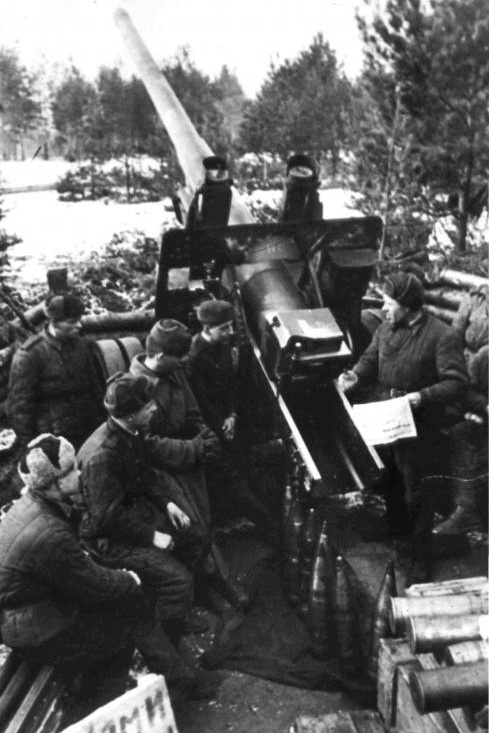 Ленинградский фронт, артрасчет 152-миллиметровой гаубицы-пушки МЛ-20, 1944 год