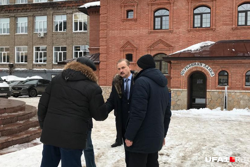 Депутат Госдумы Сергей Веремеенко приехал в последнюю очередь Депутат Госдумы Сергей Веремеенко приехал в последнюю очередь