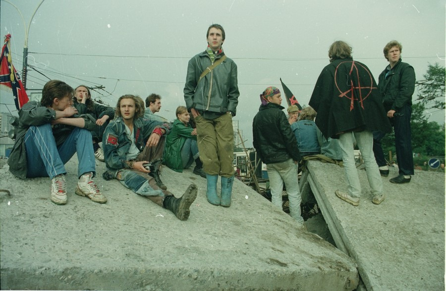 В митингах 90-х активно участвовала молодежь с весьма радикальными взглядами