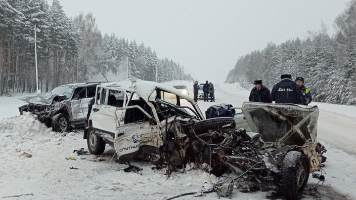 В Башкирии столкнулись «Нива» и Mitsubishi Pajero, погибли два человека