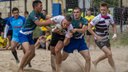В Новосибирске прошли соревнования по пляжному регби — посмотрите на красавцев в песке