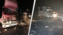 Водитель КАМАЗа погиб на трассе в лобовом столкновении с другим грузовиком — его отбросило в фуру