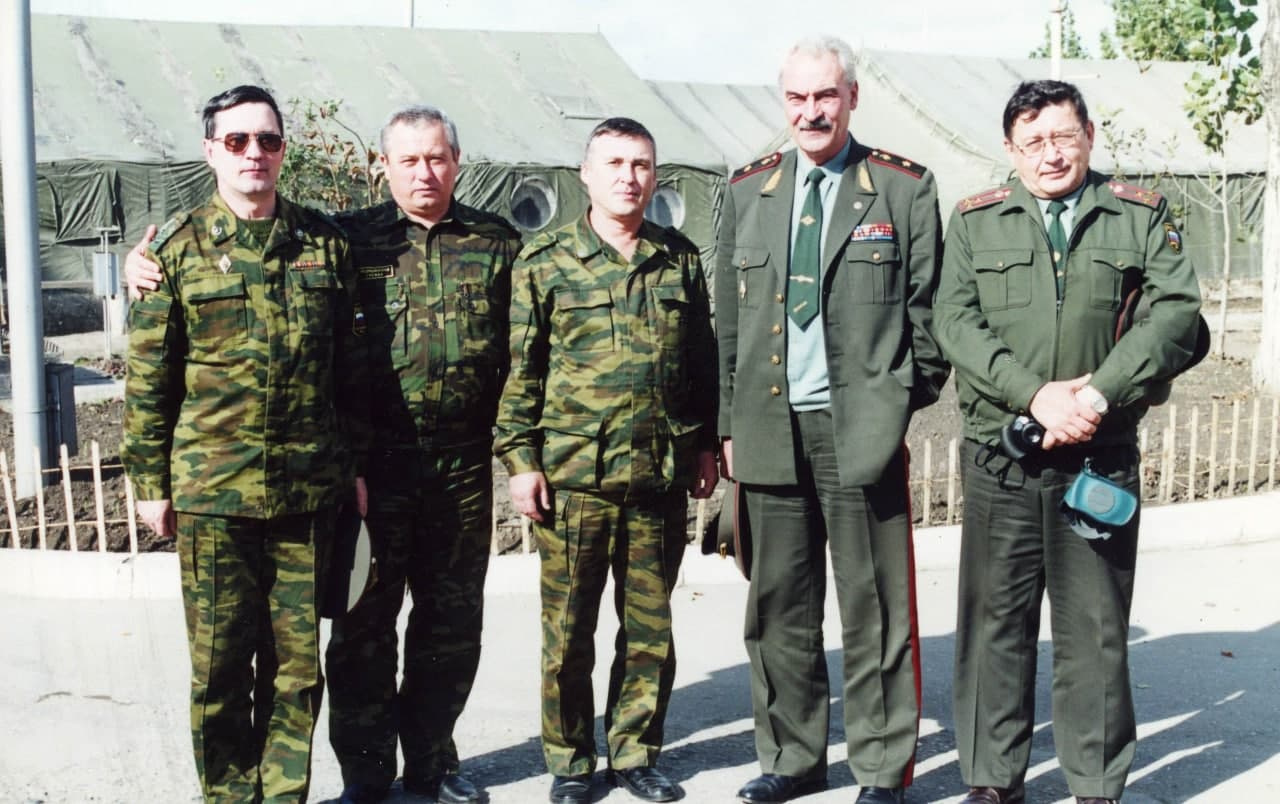 Справа крайний Валерий Парфенов, рядом — Борис Гайдар