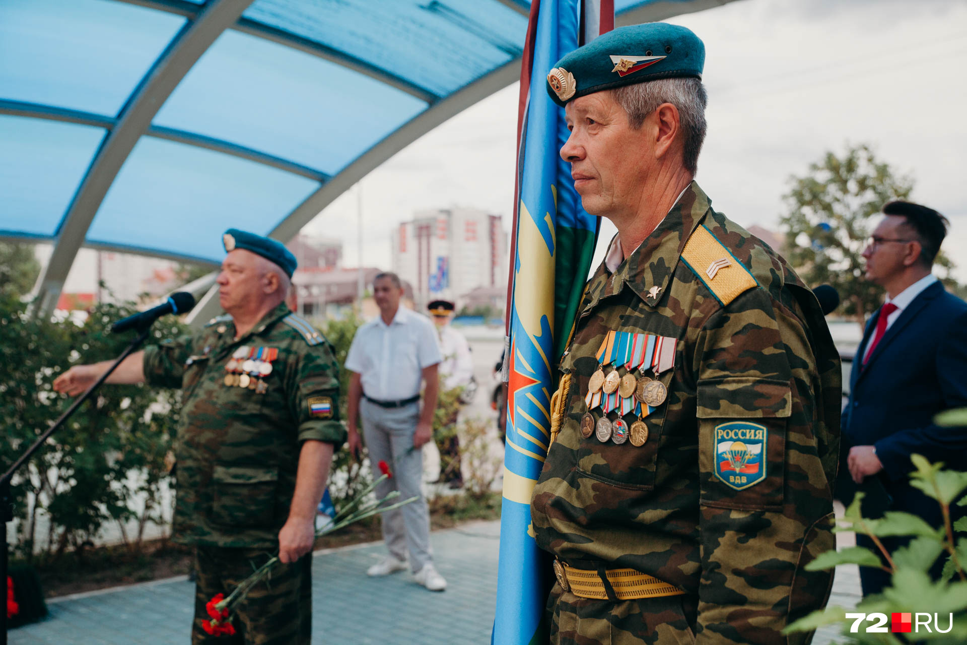 Ветеранам ВДВ дали слово для выступления Ветеранам ВДВ дали слово для выступления