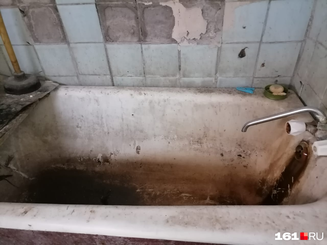 В таких условиях слепые люди живут по сей день В таких условиях слепые люди живут по сей день