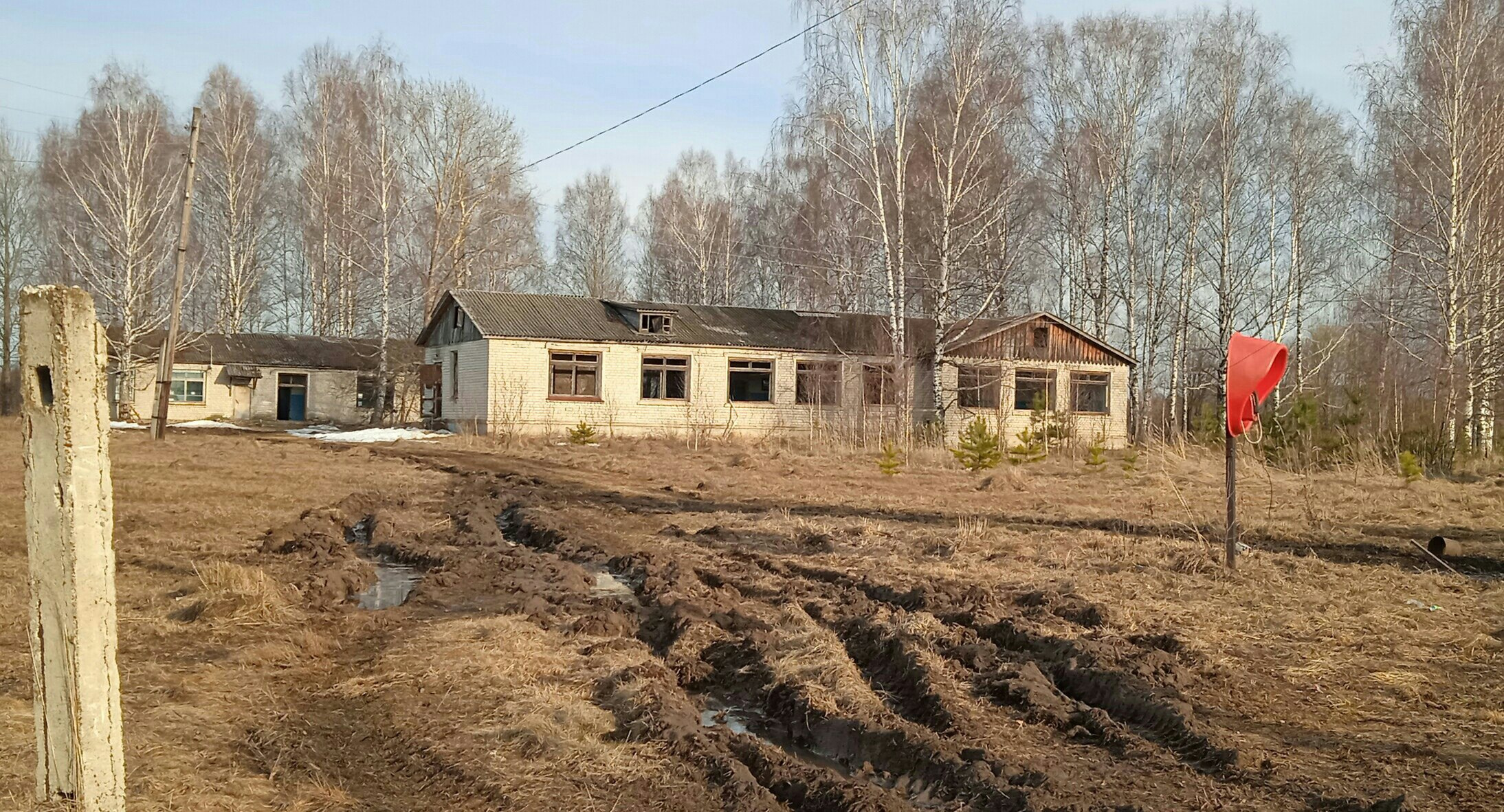 Школа в Родяково стоит заброшенной более 10 лет