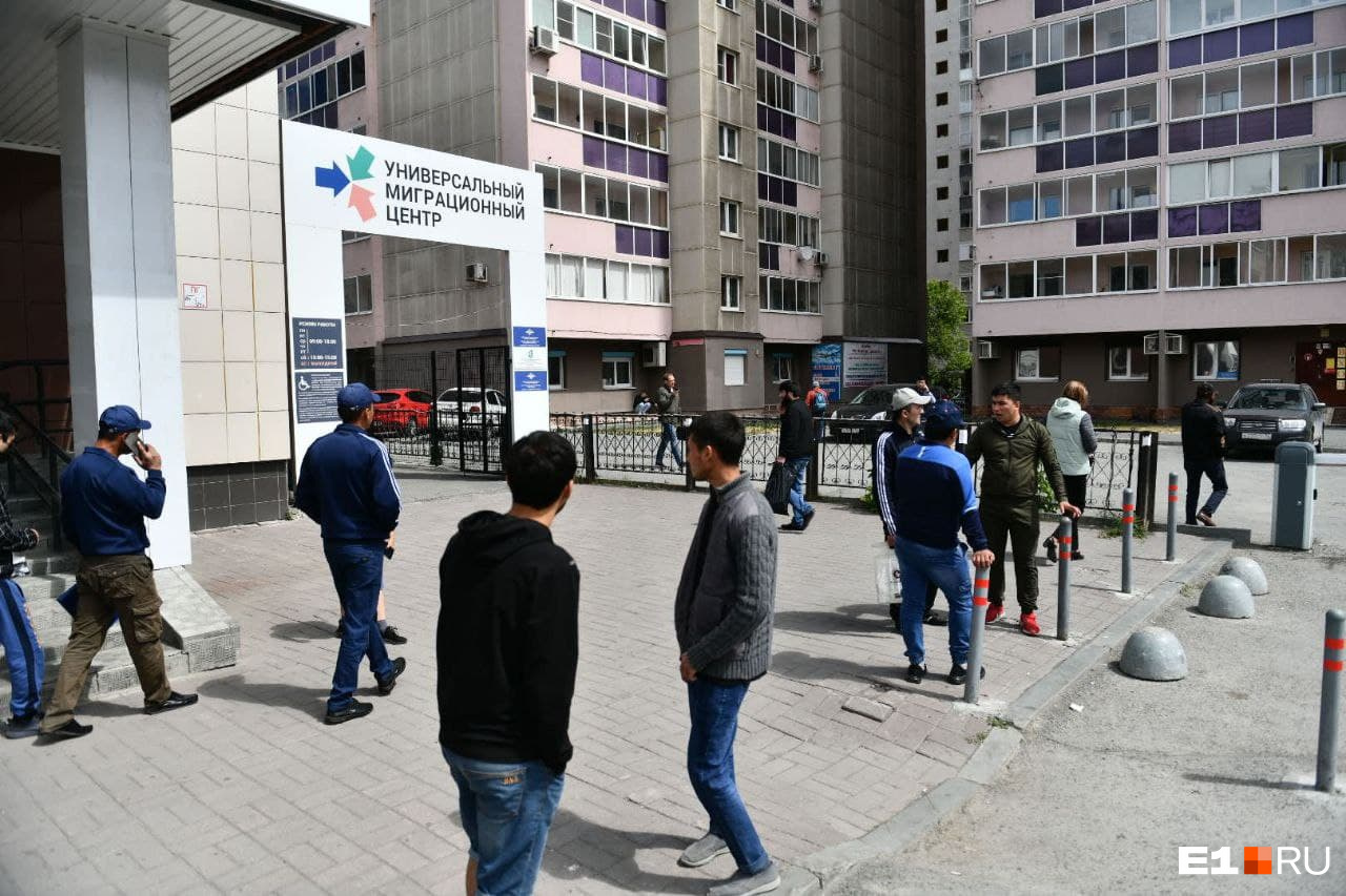 Больше года незаконных мигрантов было запрещено принудительно выдворять Больше года незаконных мигрантов было запрещено принудительно выдворять