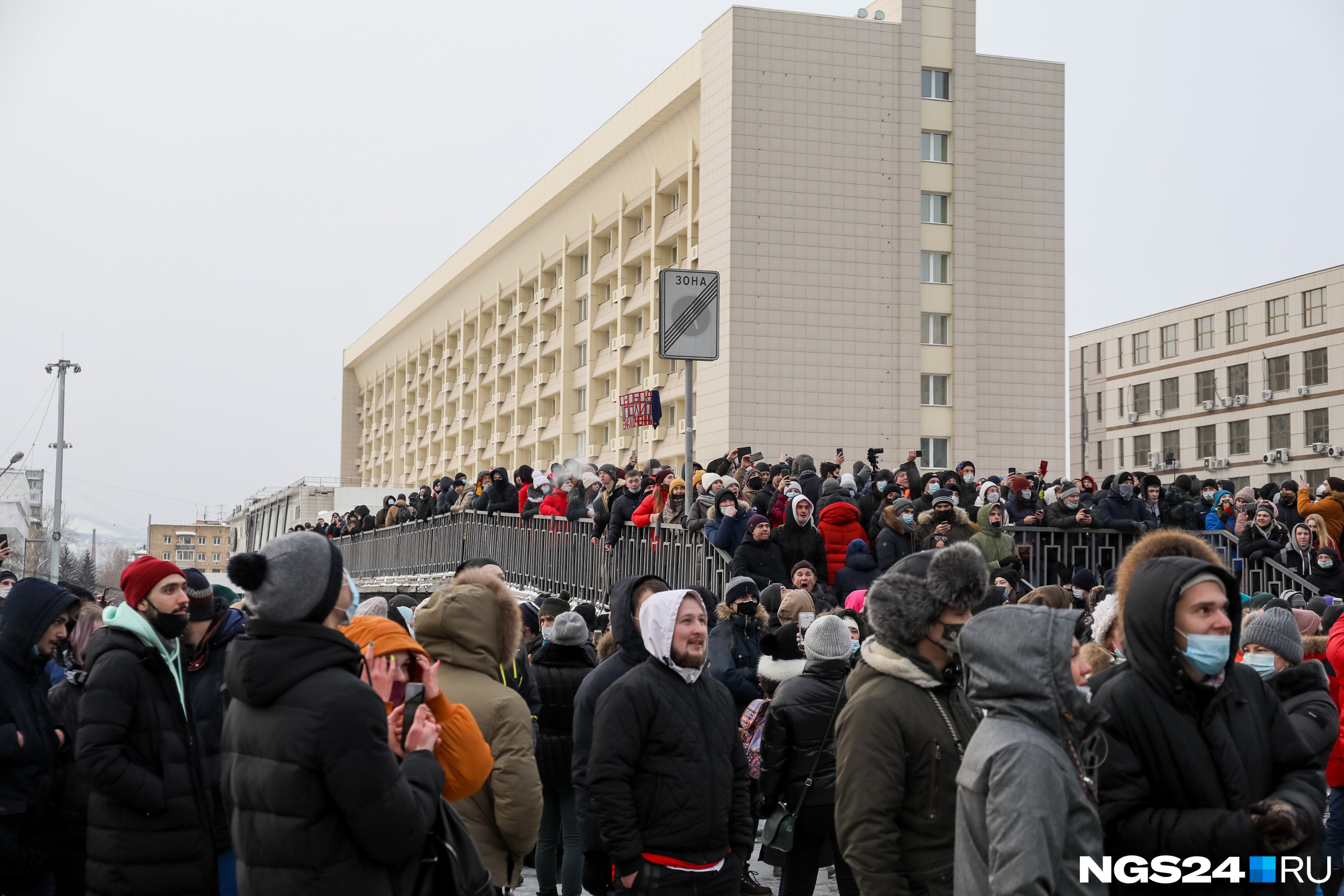 Нгс новости. Протесты в Красноярске. Красноярск акции протеста 23 января 2021. Аквадискотека митинг. Митинг зимой в Красноярске.