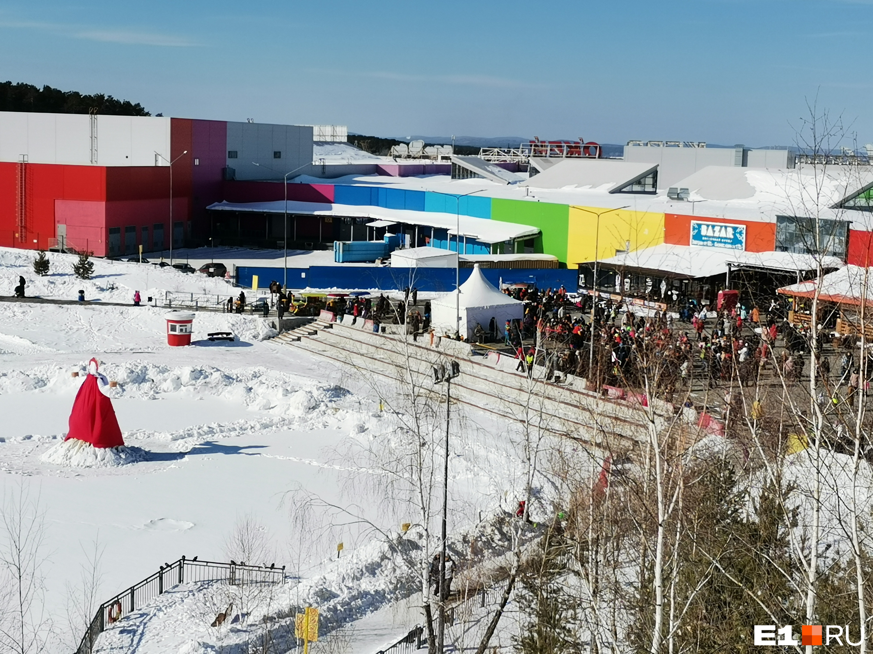 Все ждут сжигания чучела Все ждут сжигания чучела