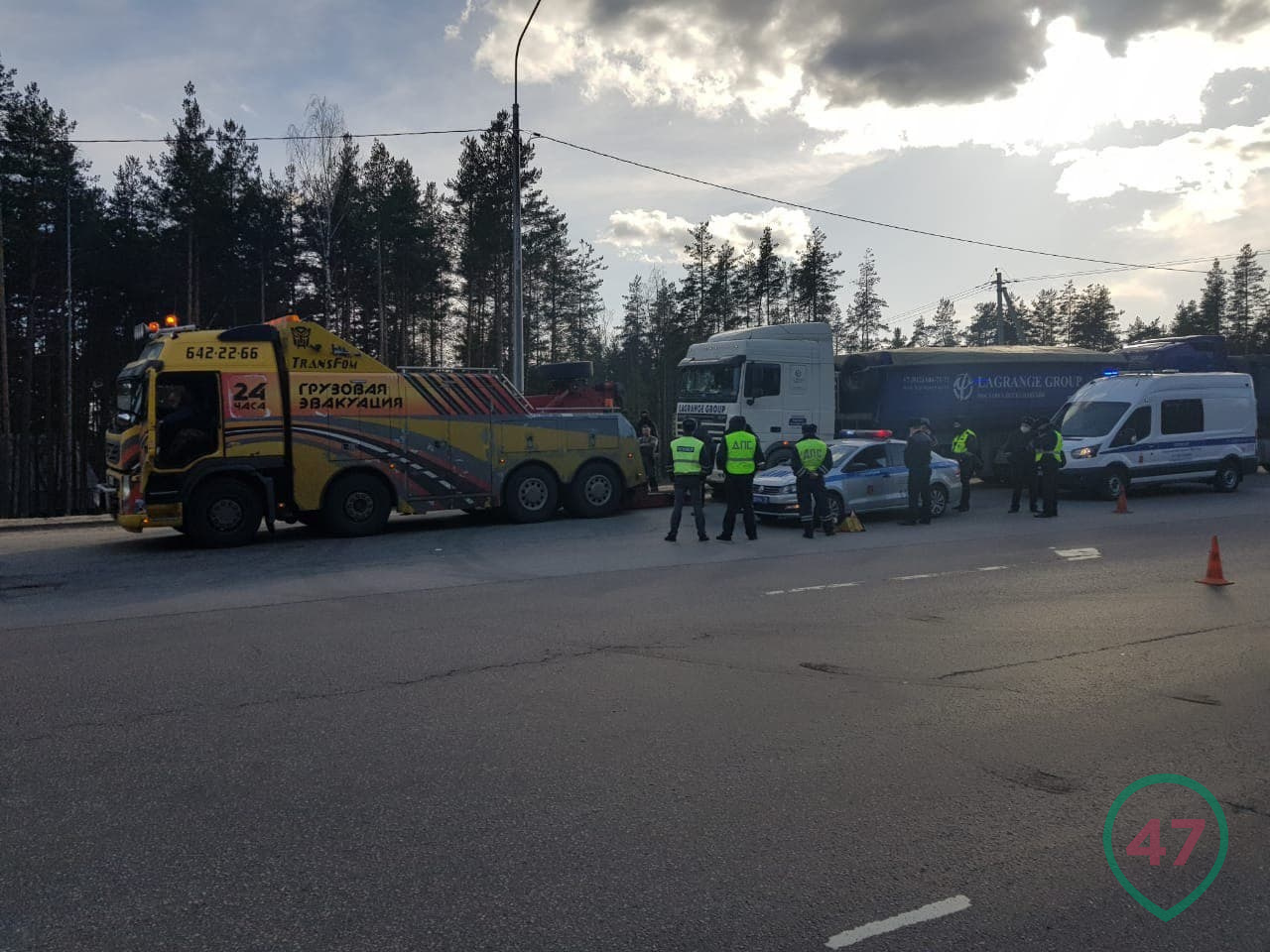 ГИБДД, ФСБ, Ространснадзор против Lagrange. Водители показали, кто на  «Сортавале» анаконда - 14 апреля 2021 - ФОНТАНКА.ру