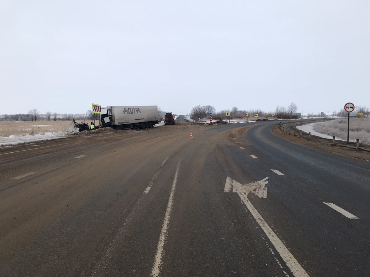 Второй автомобиль прошел по касательной Второй автомобиль прошел по касательной