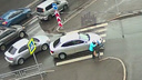 Женщина за рулем Toyota сбила пенсионерку на переходе и душевно ее обняла