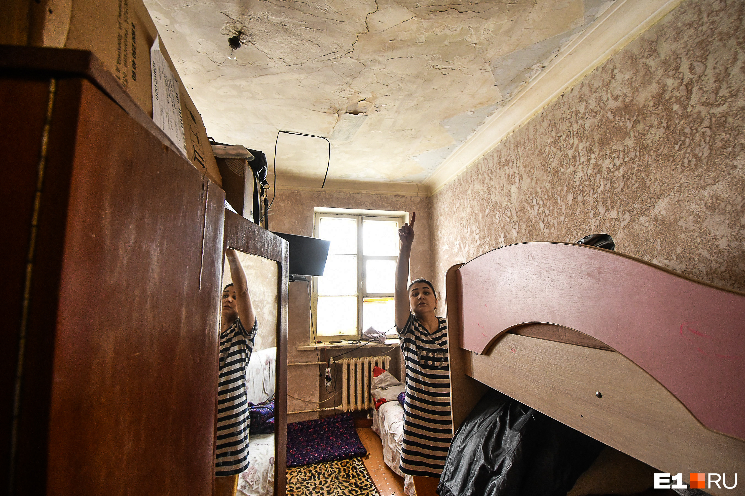 В квартире Ажимуратовых проваливается потолок
