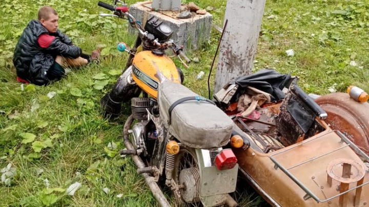 На Урале лишили родительских прав отца, который разбил мотоцикл с детьми о столб