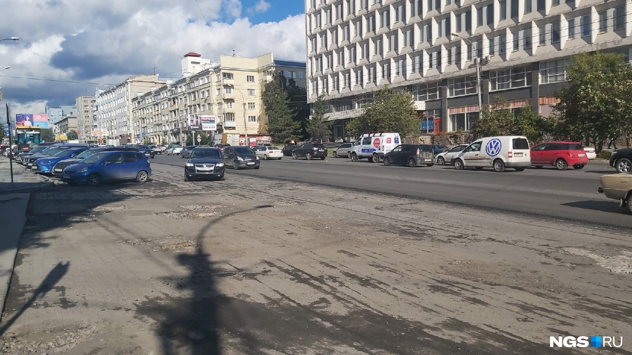 Часть асфальтного покрытия снято Часть асфальтного покрытия снято