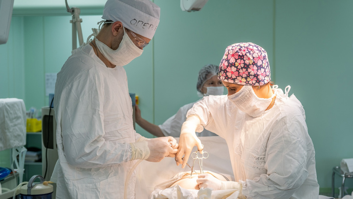 «Принимала за лишний вес»: девочке-подростку челябинские хирурги удалили гигантскую опухоль
