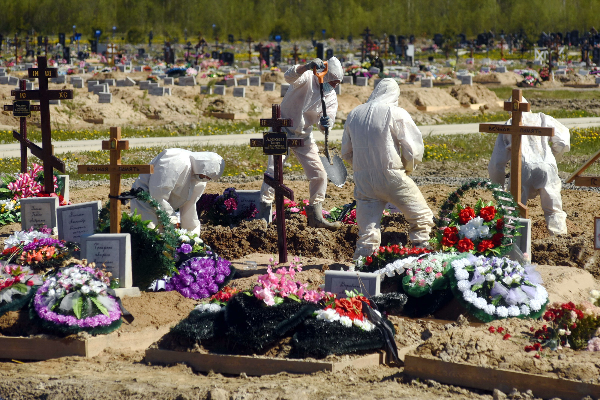 Похороны погибших от коронавируса