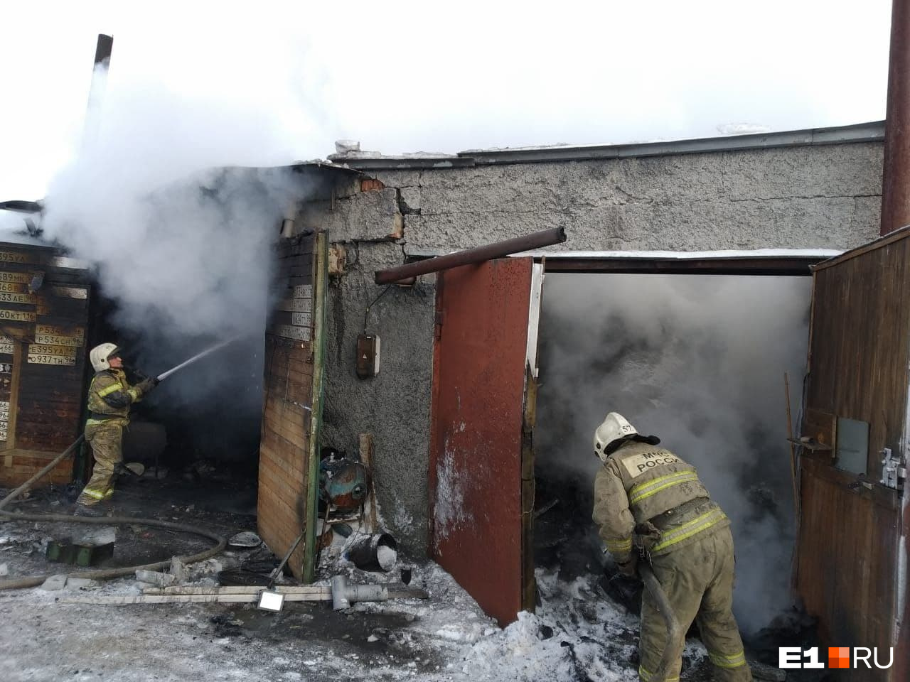 Пожар тушили 10 сотрудников МЧС