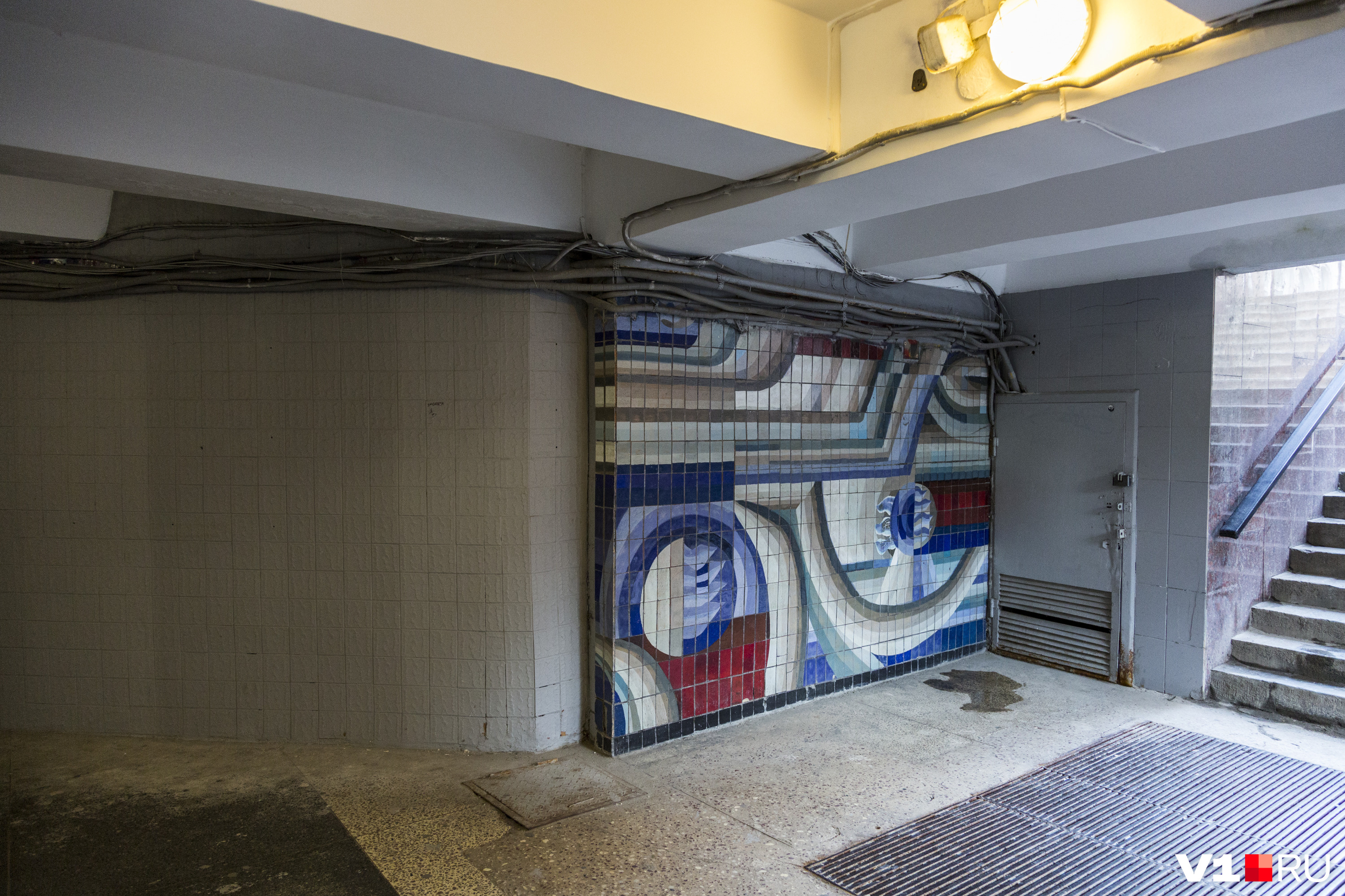 Часть мозаики Петра Чаплыгина удалось отмыть от краски и граффити в прошлом году
