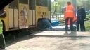 «Она переходила пути, а он тронулся»: в Ярославле женщина попала под трамвай